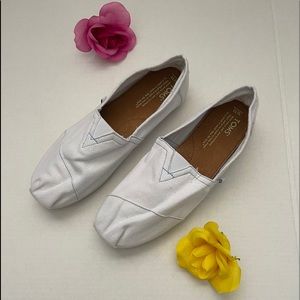 Toms white canvas classic slip on shoe